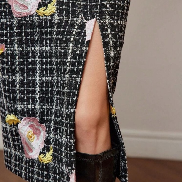 Elegant Black Floral Women's Skirt - Picture 2 of 12